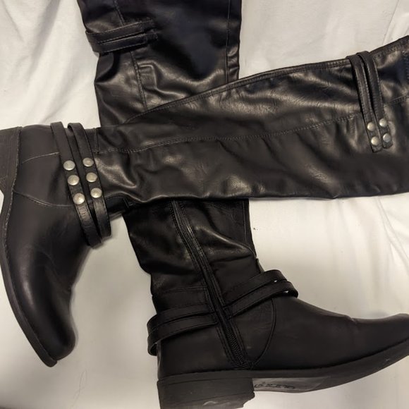 Knee high black fax leather biker boot - Picture 2 of 4
